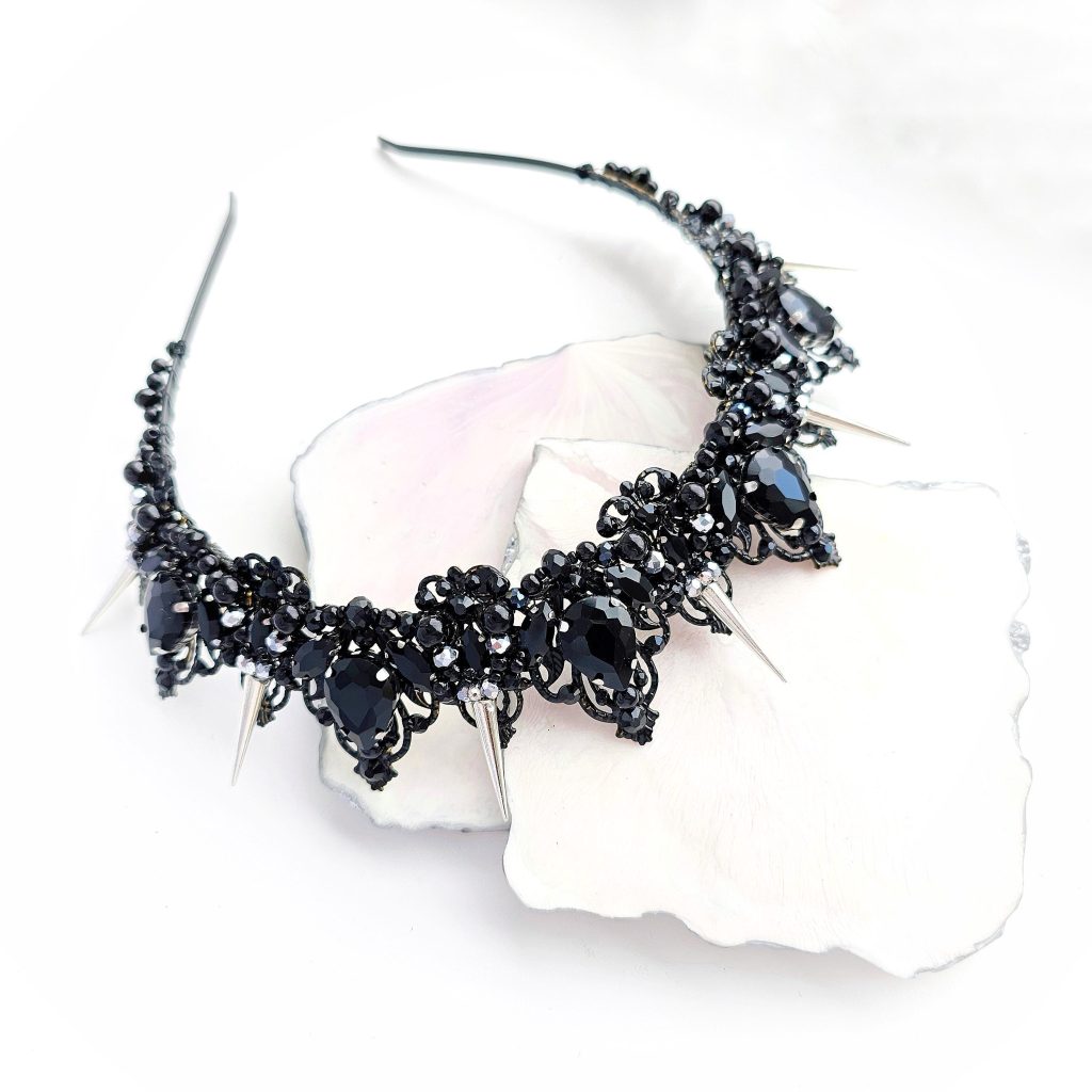 Black Crystal Crown, Black wedding crown, Gothic wedding crown, Spike crown Black tiara with metal spikes, The Queen's crown