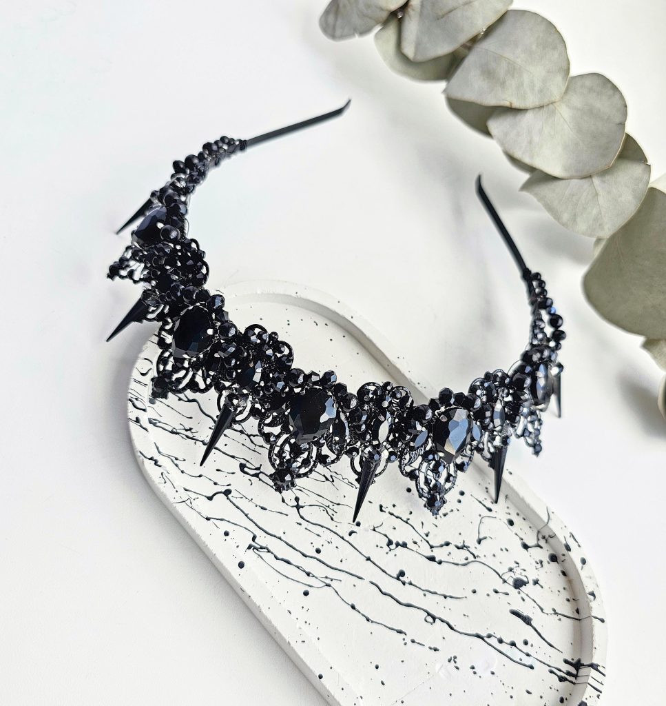 Black Crystal Crown, Black wedding crown, Gothic wedding crown, Spike crown Black tiara with metal spikes, The Queen's crown